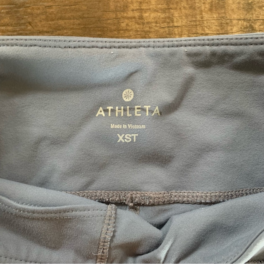 Athleta gray bike shorts with pockets drifter - Picture 3 of 9